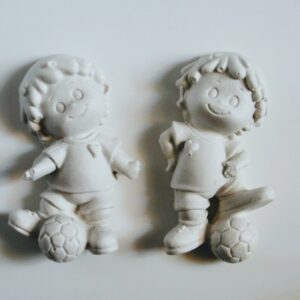 Bimbo calciatore in gessetto profumato